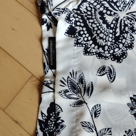 Banana Republic off the shoulder blouse - Picture 3 of 9